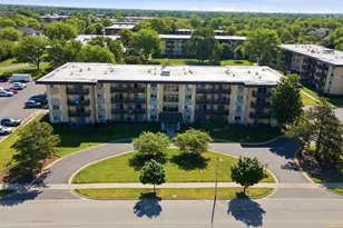 2218 S Goebbert Rd, Arlington Heights, IL 60005 - Photo 1