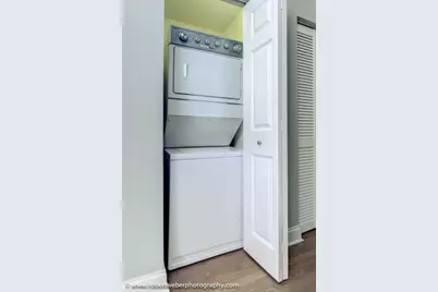 2329 W Barry Avenue #1, Chicago, IL 60618 - Photo 9
