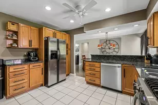 914 N Elmhurst Rd, Prospect Heights, IL 60070 - Photo 7