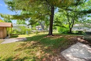 566 N Howard Ave, Elmhurst, IL 60126 - Photo 17