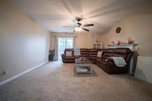 303 Chesterfield Ct, Bourbonnais, IL 60914 - Photo 9