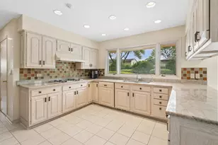 2445 Vicki Ln, Northbrook, IL 60062 - Photo 5