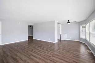 165 Hansom Dr, Wheeling, IL 60090 - Photo 5