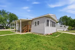 165 Hansom Dr, Wheeling, IL 60090 - Photo 1