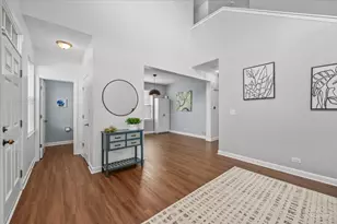 406 Mooresfield St, Elgin, IL 60124 - Photo 3