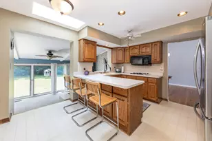 232 Sherwood Dr, Wood Dale, IL 60191 - Photo 5