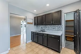 11319 S Green Bay Ave, Chicago, IL 60617 - Photo 7