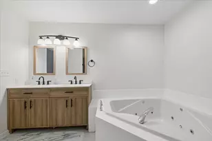 649 Fox Hollow Ct, Dekalb, IL 60115 - Photo 17