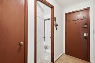 2512 Waterbury Dr, Woodridge, IL 60517 - Photo 19