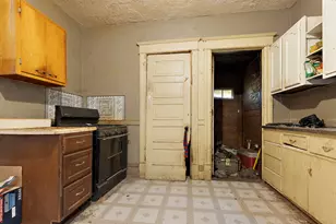 938 Woodlawn Ave, Rockford, IL 61103 - Photo 3