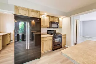 212 Island Dr, Island Lake, IL 60042 - Photo 9