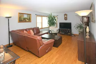 5824 W Higgins Ave, Chicago, IL 60630 - Photo 9
