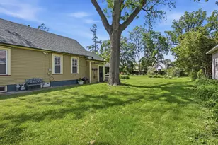 570 Addison St, Elgin, IL 60120 - Photo 21