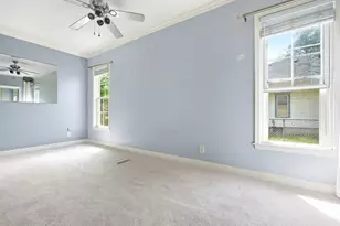 570 Addison St, Elgin, IL 60120 - Photo 9