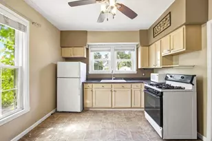 570 Addison St, Elgin, IL 60120 - Photo 11