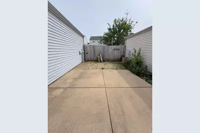 1066 Four Seasons Boulevard, Aurora, IL 60504 - Photo 9