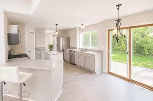 46 W Redhead Ct, Round Lake Beach, IL 60073 - Photo 7