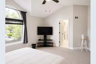 46 W Redhead Court, Round Lake Beach, IL 60073 - Photo 11