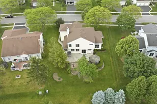2210 Fieldcrest Dr, Mundelein, IL 60060 - Photo 5