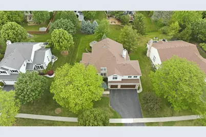 2210 Fieldcrest Drive, Mundelein, IL 60060 - Photo 3