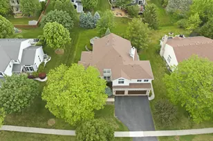 2210 Fieldcrest Dr, Mundelein, IL 60060 - Photo 3