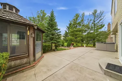 2210 Fieldcrest Drive, Mundelein, IL 60060 - Photo 7