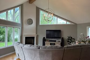 609 W Gartner Rd, Naperville, IL 60540 - Photo 3
