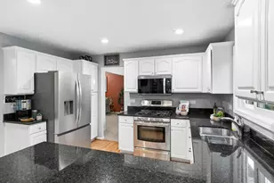 303 Balmoral Dr, Bartlett, IL 60103 - Photo 7