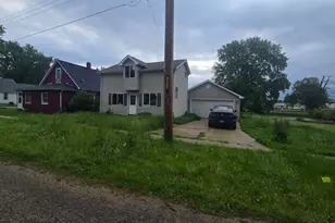 304 N Taylor Ave, Cherry, IL 61317 - Photo 3