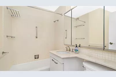 400 E Randolph Street #1621, Chicago, IL 60601 - Photo 3