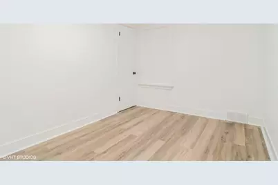 5809 N Rogers Avenue, Chicago, IL 60646 - Photo 11