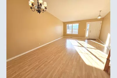 2315 N Meadows Lane #2315, Round Lake Beach, IL 60073 - Photo 3