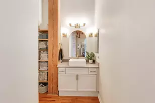 1733 W Irving Park Rd, Chicago, IL 60613 - Photo 11