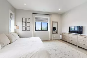 5042 N Western Ave, Chicago, IL 60625 - Photo 9