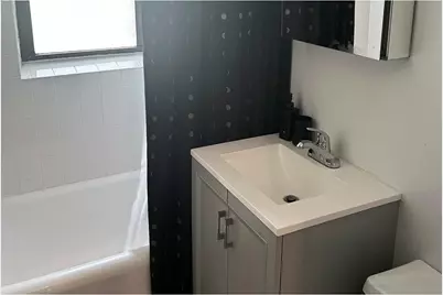 1911 W Larchmont Avenue #1B, Chicago, IL 60613 - Photo 7