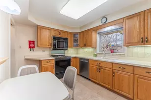 3835 W Jarlath St, Lincolnwood, IL 60712 - Photo 9