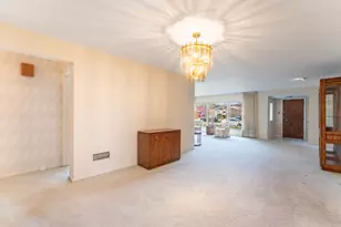 3835 W Jarlath St, Lincolnwood, IL 60712 - Photo 3