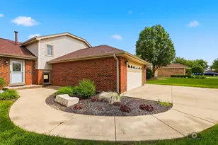 15333 Yorkshire Ln, Orland Park, IL 60462 - Photo 5