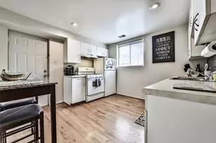 3238 N Southport Ave, Chicago, IL 60657 - Photo 9