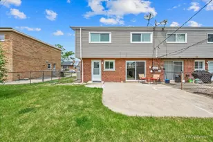 9137 Barberry Ln, Des Plaines, IL 60016 - Photo 37