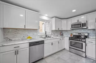 9137 Barberry Ln, Des Plaines, IL 60016 - Photo 11