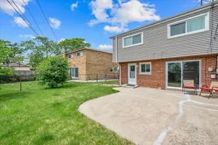 9137 Barberry Ln, Des Plaines, IL 60016 - Photo 35