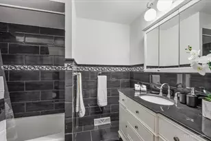 9137 Barberry Ln, Des Plaines, IL 60016 - Photo 21