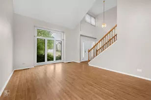 83 Plymouth Ct, Aurora, IL 60504 - Photo 3