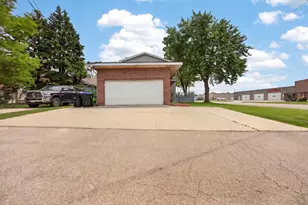 21 Berenz Pl, Bloomington, IL 61701 - Photo 31