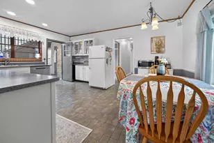 21 Berenz Pl, Bloomington, IL 61701 - Photo 5