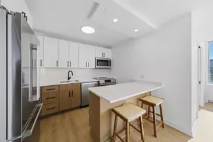 1355 N Sandburg Terrace, Chicago, IL 60610 - Photo 3