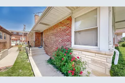 2816 W Bryn Mawr Avenue, Chicago, IL 60659 - Photo 3