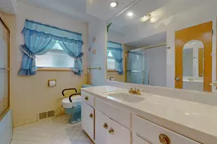 2816 W Bryn Mawr Ave, Chicago, IL 60659 - Photo 13