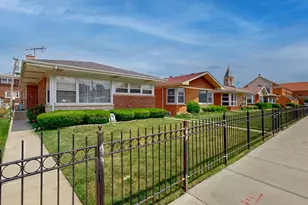 2816 W Bryn Mawr Ave, Chicago, IL 60659 - Photo 1